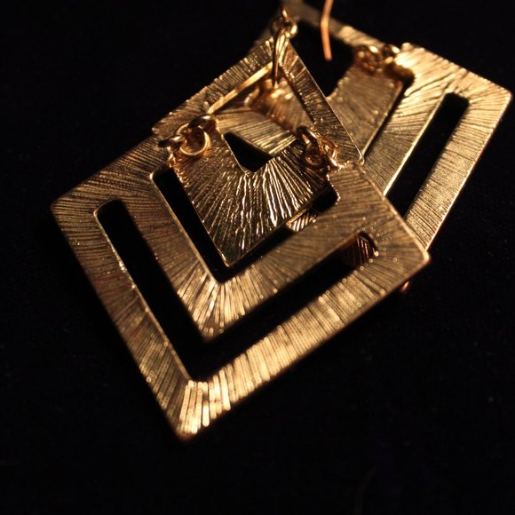 [UNKNOWN] Red Rhomboid Earrings - Picture 9 of 11